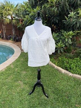 Women’s White V-Neck Puff Sleeve Top